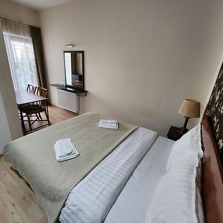 Vake-Saburtalo Hillside Apartment Tbilisi Bagian luar foto