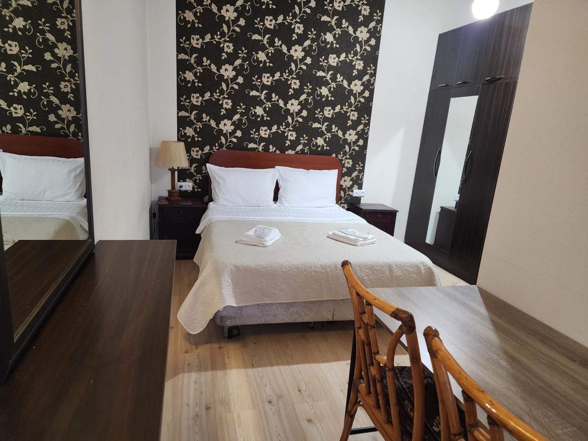 Vake-Saburtalo Hillside Apartment Tbilisi Bagian luar foto