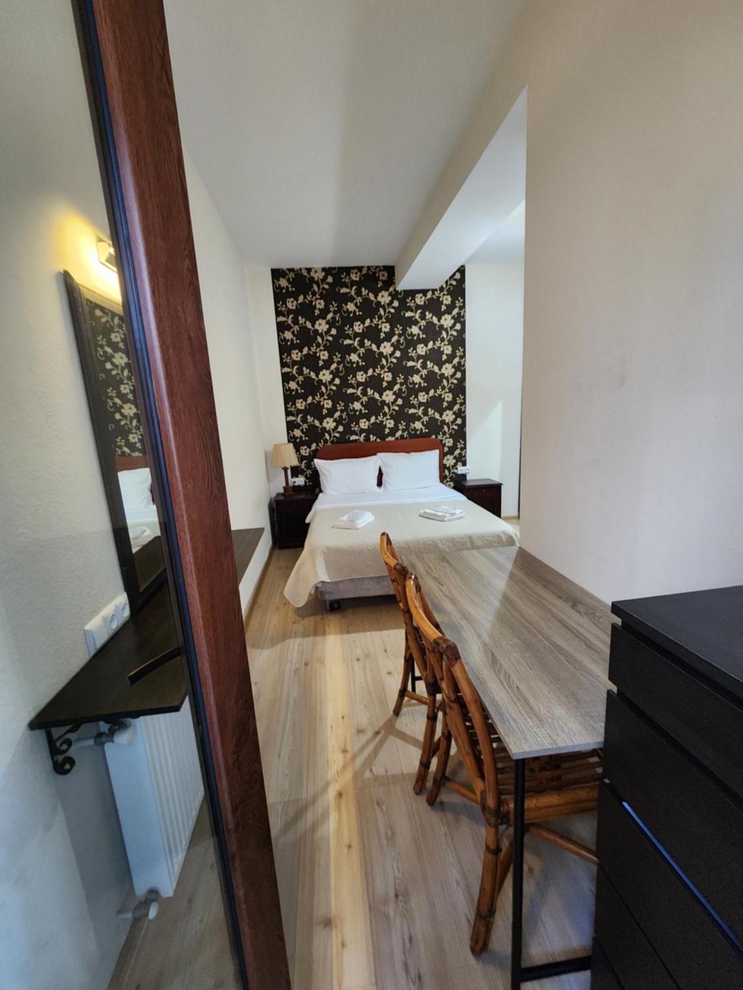 Vake-Saburtalo Hillside Apartment Tbilisi Bagian luar foto
