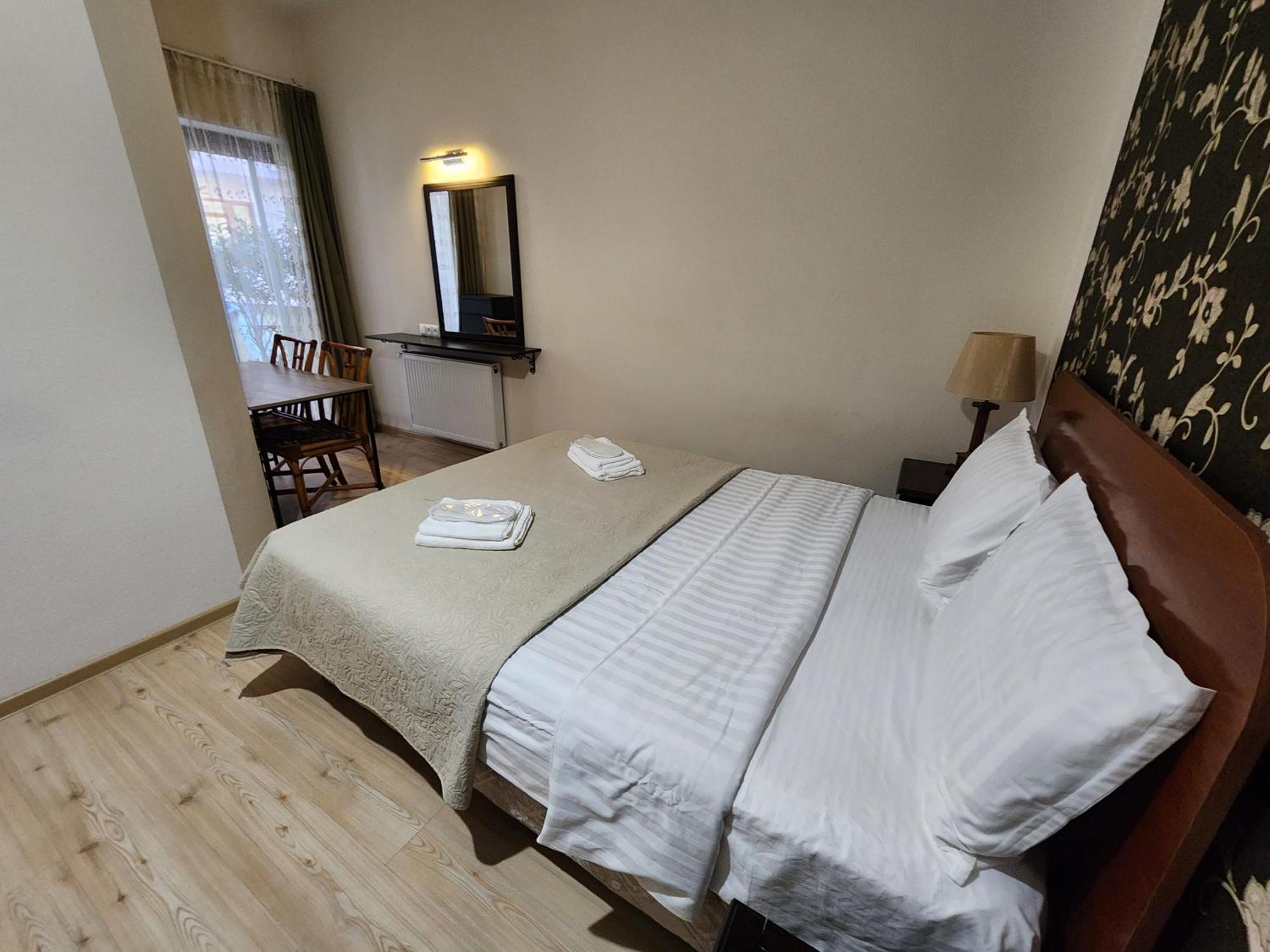 Vake-Saburtalo Hillside Apartment Tbilisi Bagian luar foto