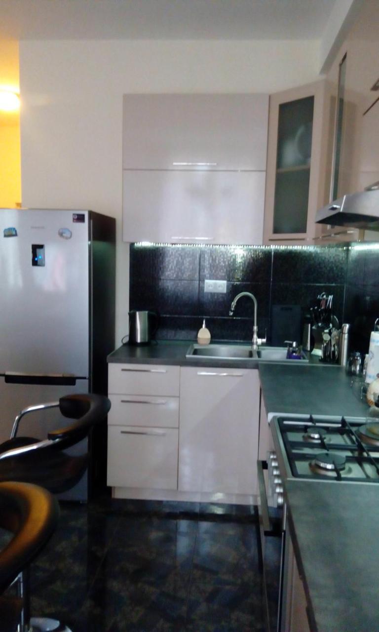 Vake-Saburtalo Hillside Apartment Tbilisi Bagian luar foto